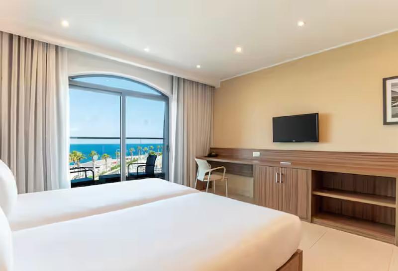 غرفة عائلية مطلّة علي البحر, Golden Bay Cottage   Sha Extra Plus