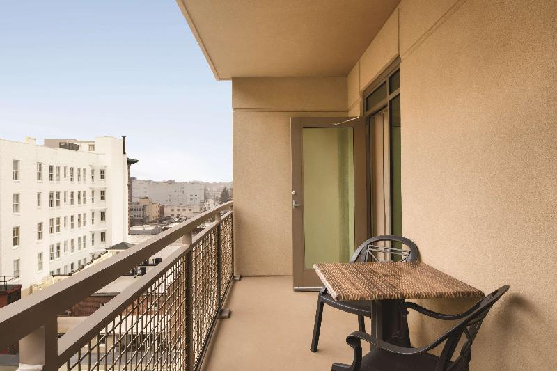 Студио Стандарт с Балконом, Hampton Inn & Suites Roanokedowntown