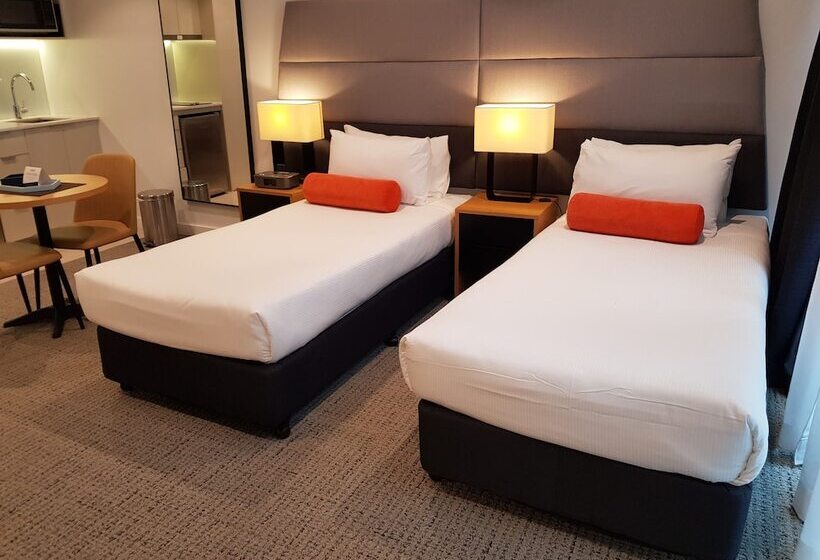 スーペリアスタジオ, Quest St Leonards