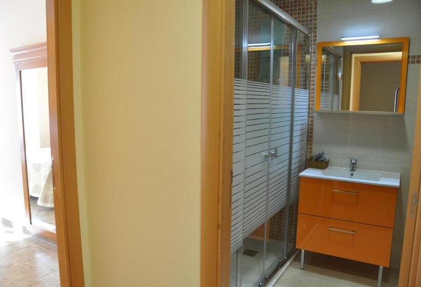 Habitación Triple Estándar, De Alba