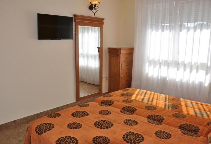 Habitación Triple Estándar, De Alba