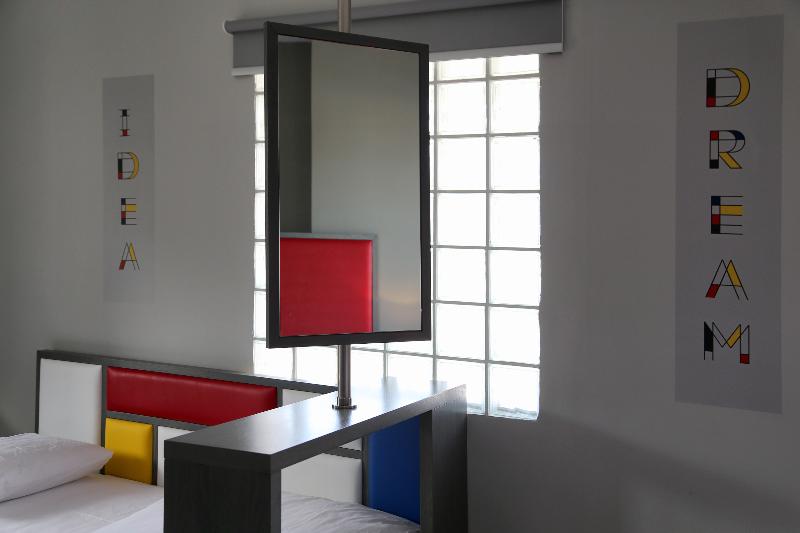 标准三人间, Design Architectonika