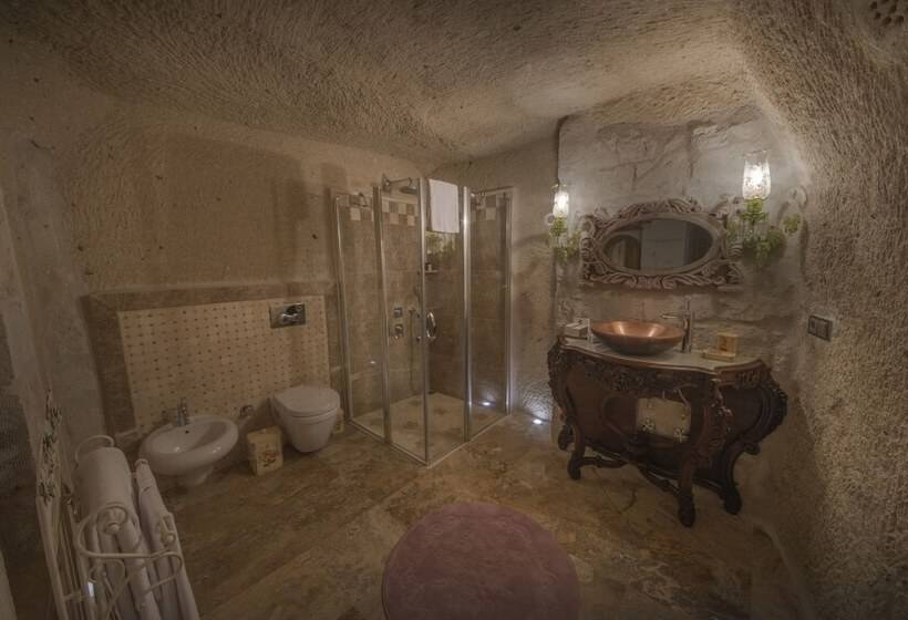 سوییت جونیور, Elika Cave Suites & Spa