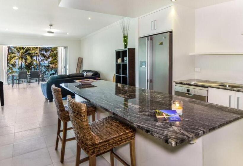 Апартаменты Deluxe 3 Спальни Вид на Море, Island Views Beachfront Apartments