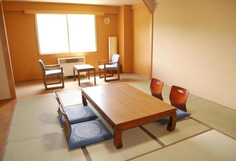 Четырехместный Номер Стандарт, K S House Hokkaido  Asahidake Onsen Hostel