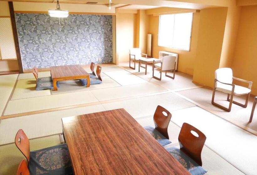Семейный Номер Вид на Горы, K S House Hokkaido  Asahidake Onsen Hostel