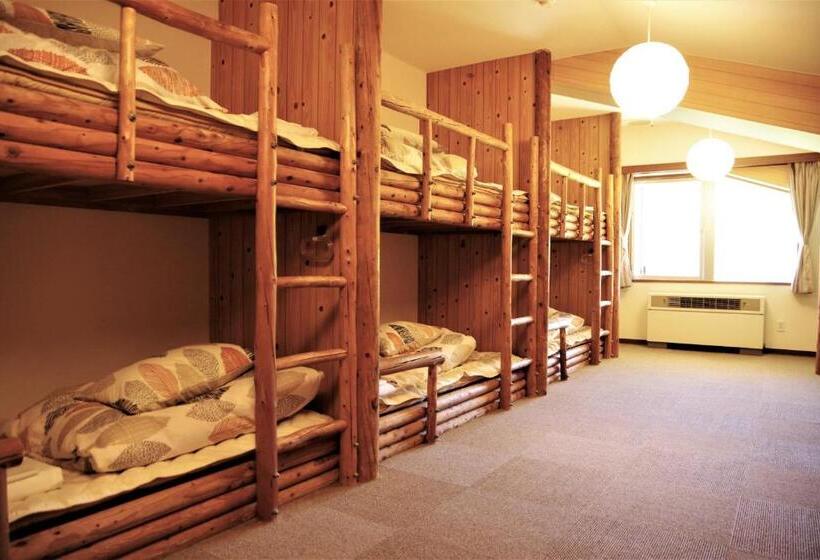Кровать в Общей Комнате, K S House Hokkaido  Asahidake Onsen Hostel