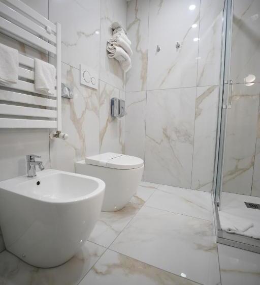 اتاق استاندارد سه نفره, Urbani
