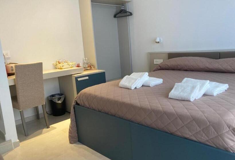 Номер Стандарт с Балконом, Divina Holiday   Rooms