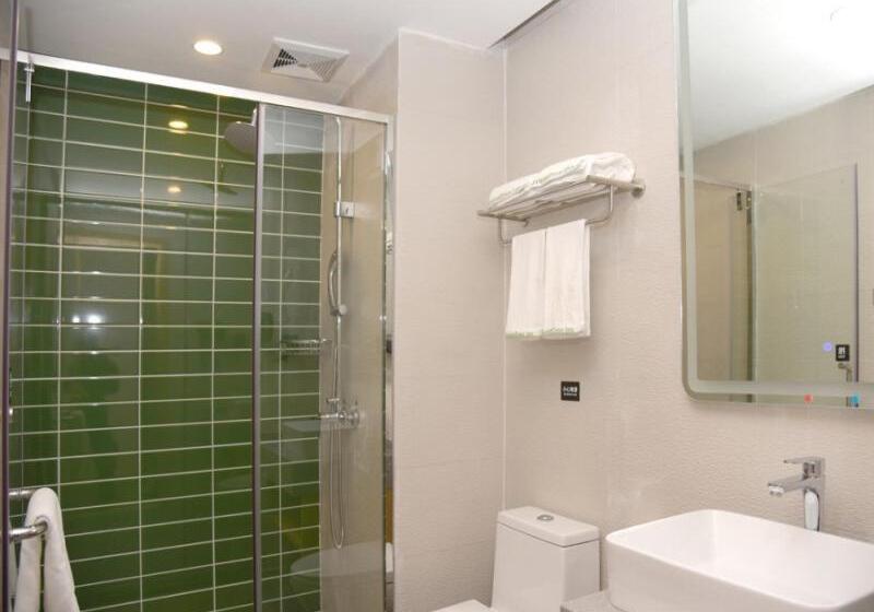 Номер Стандарт Трехместный, Greentree Inn Express Hotel Heyuan N1 High Fountain
