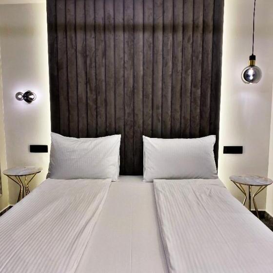 اتاق لوکس, Boutique Bristol