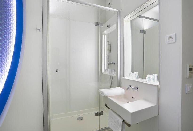 Номер Стандарт Трехместный, First Inn Hotel Paris Sud Les Ulis