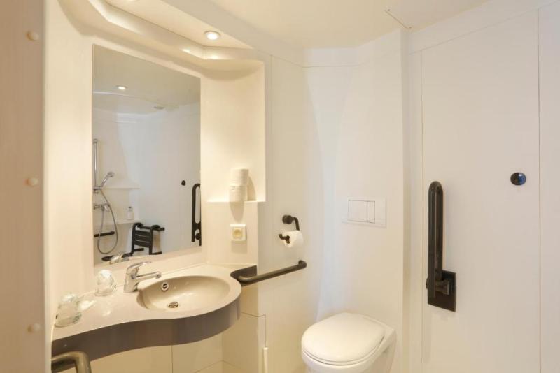 غرفة قياسية ثلاثية, First Inn Hotel Paris Sud Les Ulis