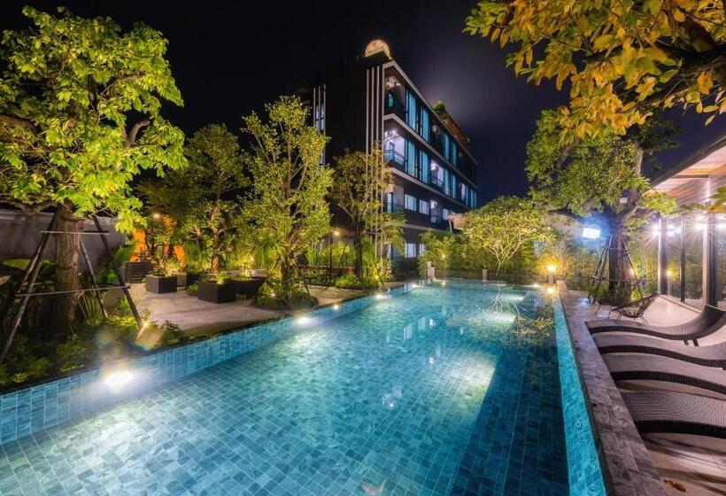 سوییت, The View Chiang Dao