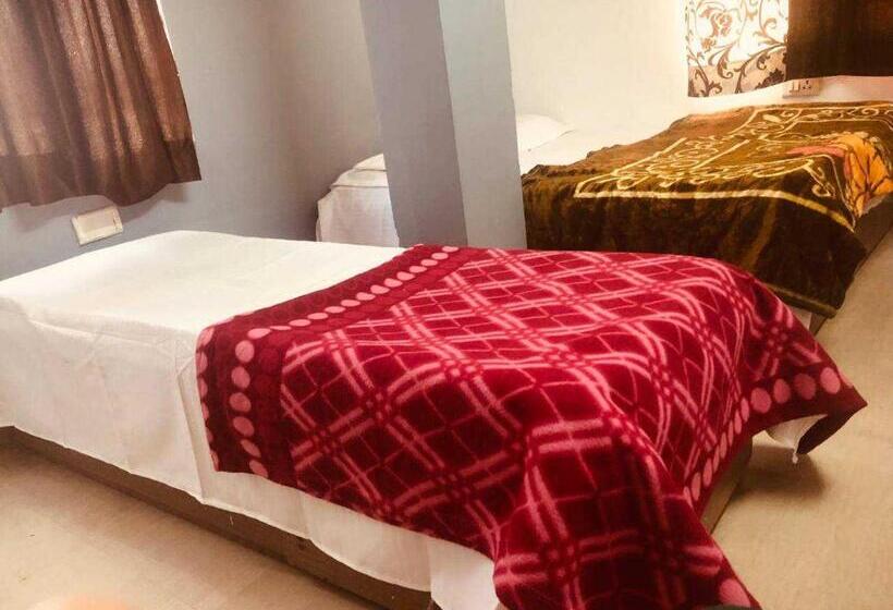 デラックストリプルルーム, O Dev Hotel Mansarovar