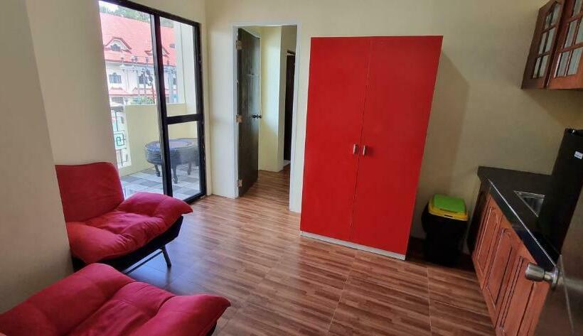 Четырехместный Номер Стандарт с Балконом, Zukiya Residences Baguio