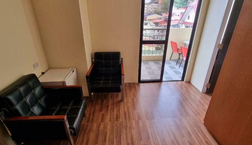 Четырехместный Номер Стандарт с Балконом, Zukiya Residences Baguio