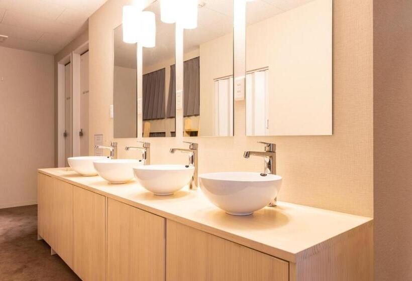 ルームシェアのワンベッド, Akasaka The Hostel