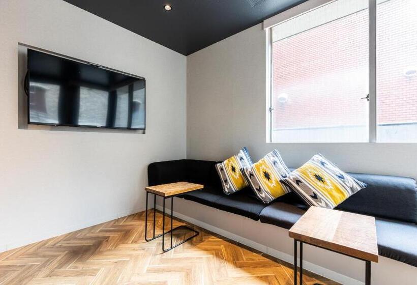 ルームシェアのワンベッド, Akasaka The Hostel