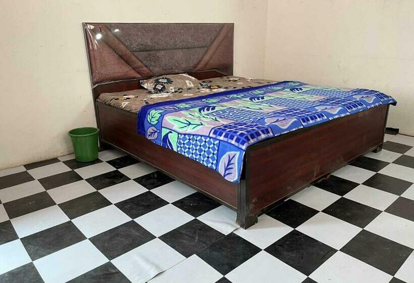 Трехместный Номер Классика, Spot On 81041 Hotel Royal Palace