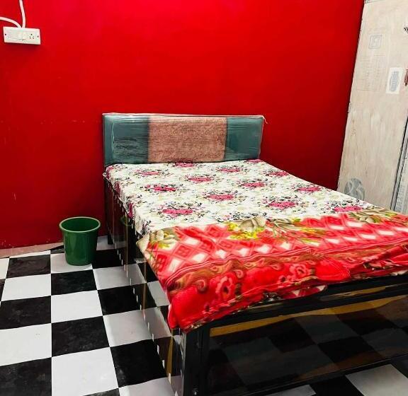 Трехместный Номер Классика, Spot On 81041 Hotel Royal Palace