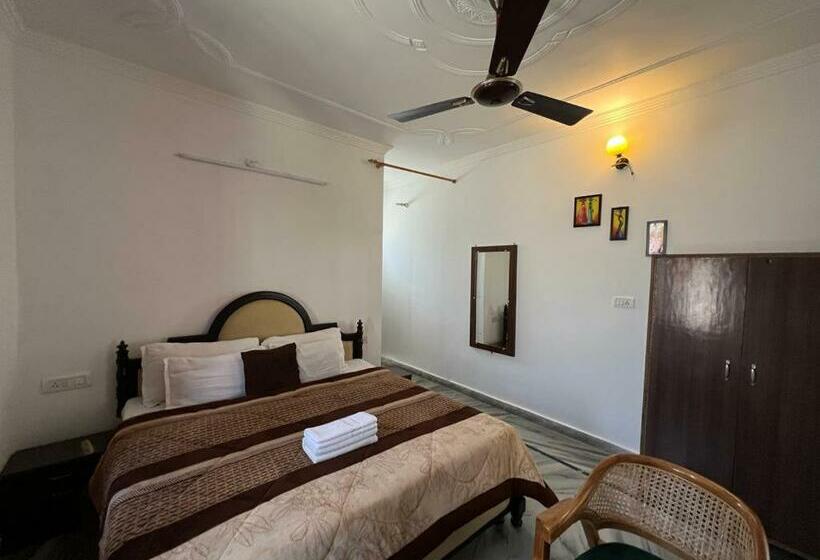 Номер Deluxe, Classic Inn By Meera Hotels , Rishikesh