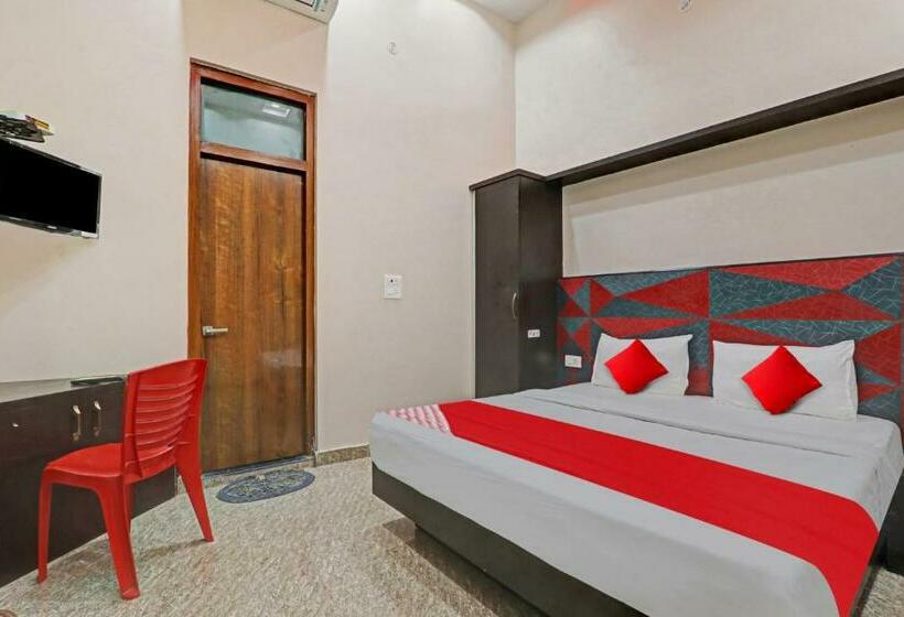 اتاق کلاسیک سه تخته, Flagship M V Rooms