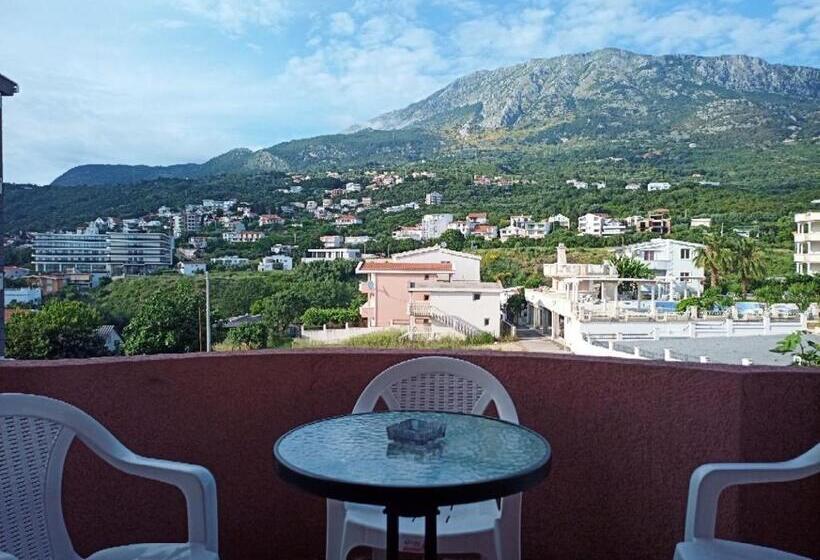 اتاق استاندارد سه تخته با چشم‌انداز, Apartments Normannia