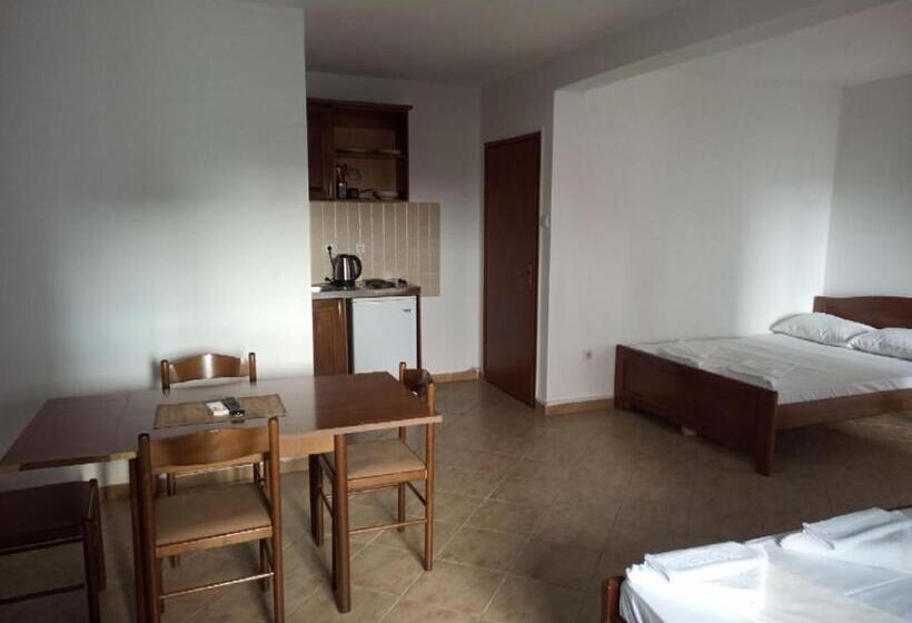 اتاق خانوادگی با چشم‌انداز دریا, Apartments Normannia