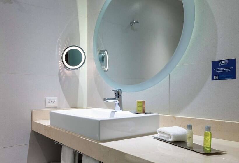 Chambre Standard Lit Double, Doubletree By Hilton Guadalajara Centro Historico