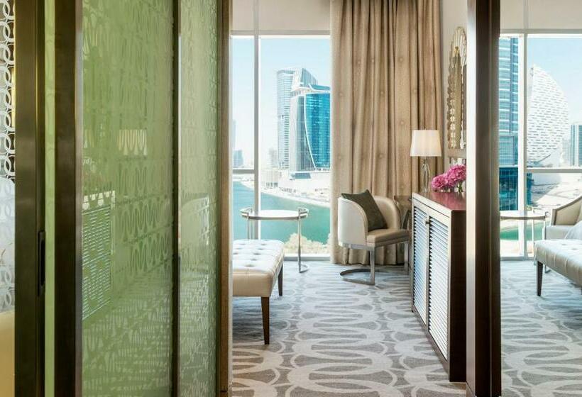 اتاق استاندارد با تخت بزرگ, Hilton Dubai Al Habtoor City