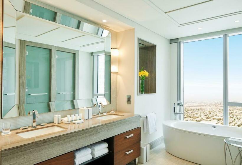 سوئیت جونیور با تخت بزرگ, Hilton Dubai Al Habtoor City