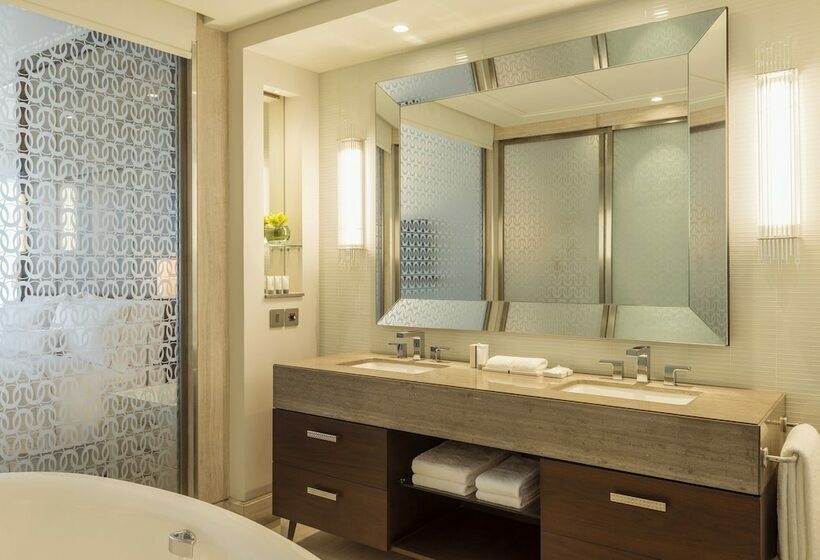 سوییت اجرایی, Hilton Dubai Al Habtoor City