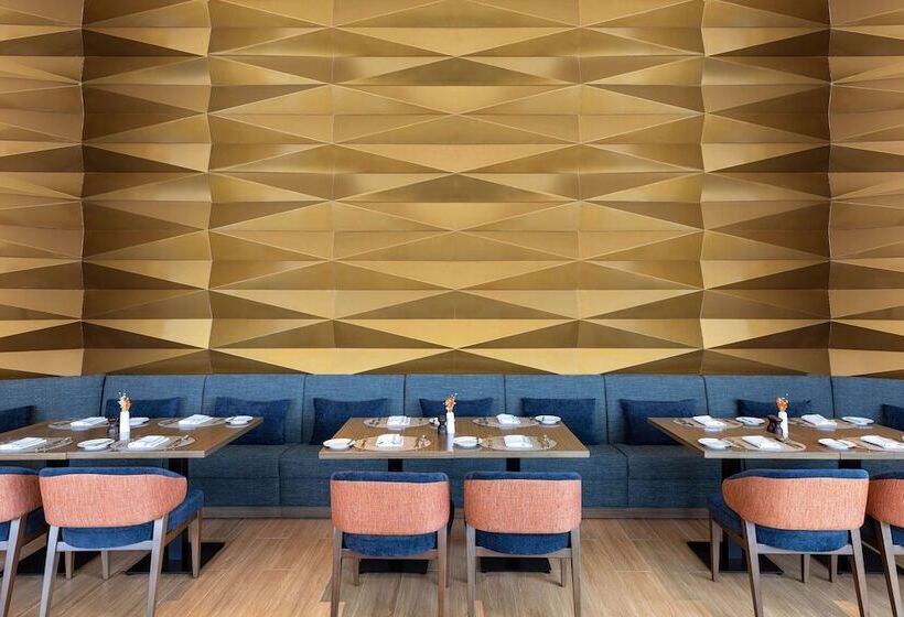 سوییت خانوادگی, Hilton Dubai Al Habtoor City