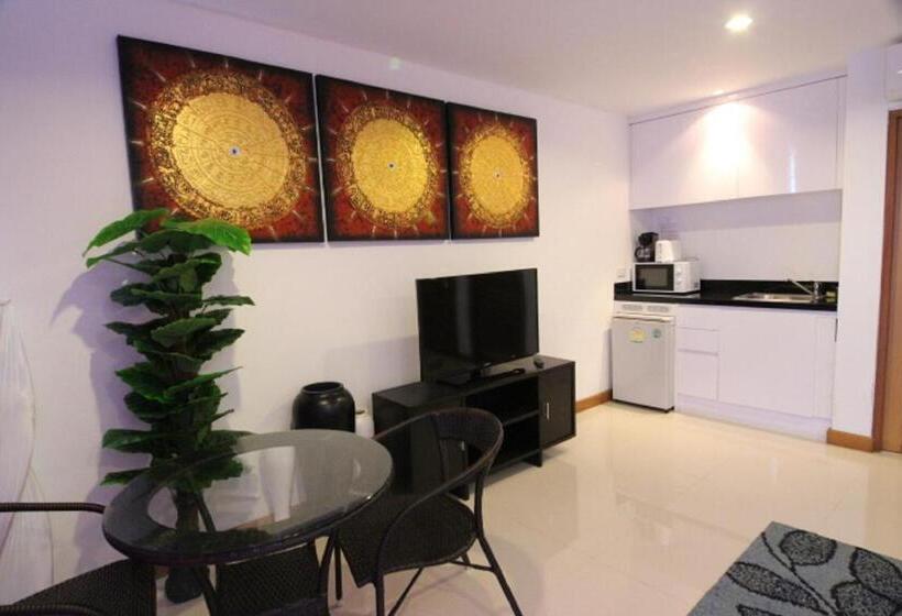 プールビュースタンダードステューディオ, Tropical Sea View Residence