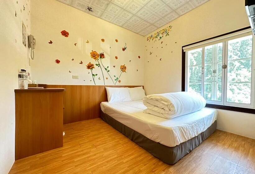 اتاق استاندارد, Deep Forest Inn