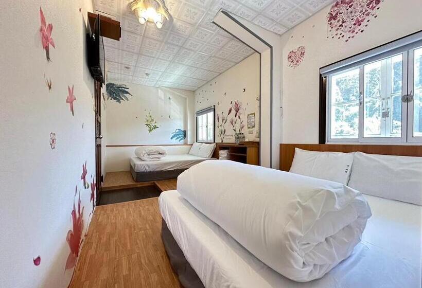 اتاق استاندارد چهار تخته, Deep Forest Inn