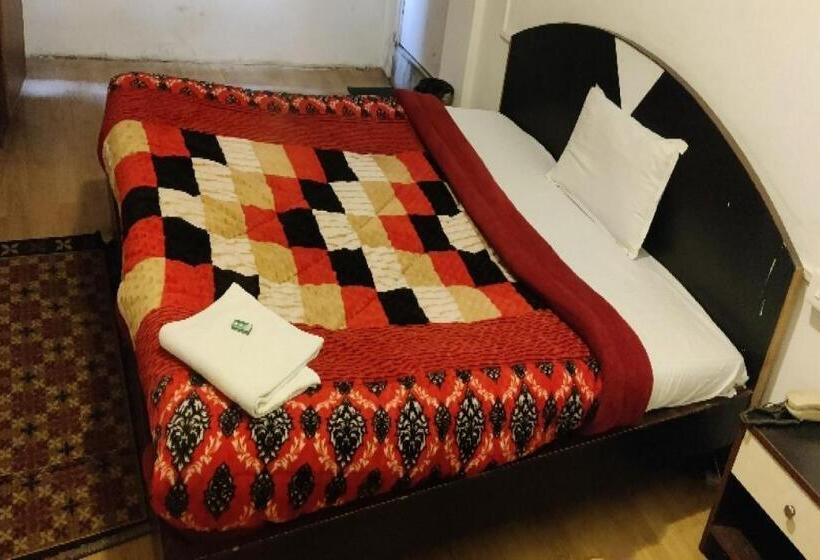 디럭스 트리플 룸, Capital O 8272 Hotel Pratigya Residency
