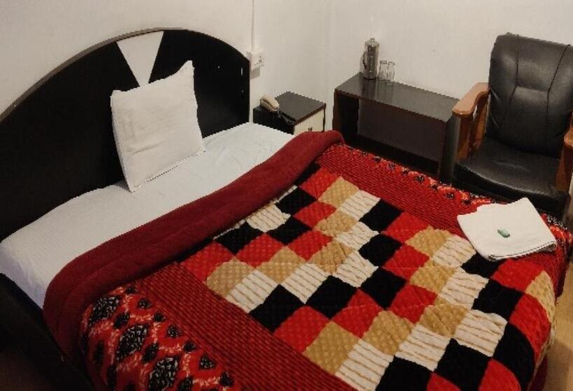 디럭스 트리플 룸, Capital O 8272 Hotel Pratigya Residency