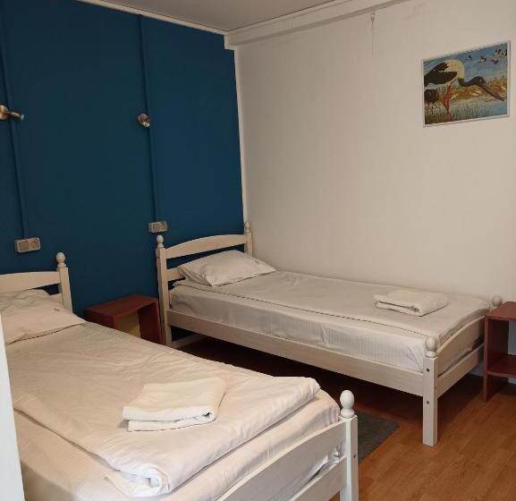 اتاق استاندارد با بالکن, Almaville Mamaia