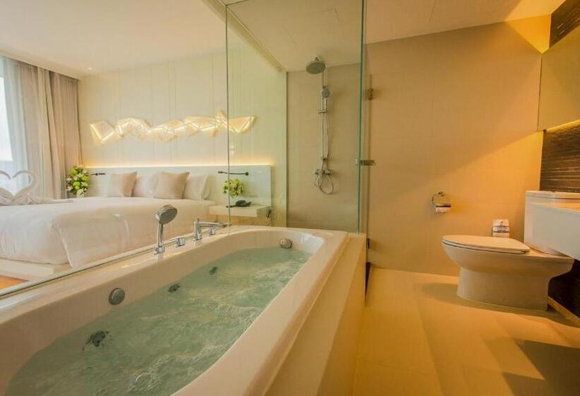 سوییت, Crystal Hotel Hat Yai