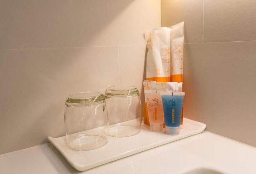 اتاق استاندارد, Crystal Hotel Hat Yai