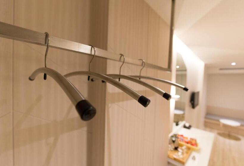 اتاق استاندارد, Crystal Hotel Hat Yai