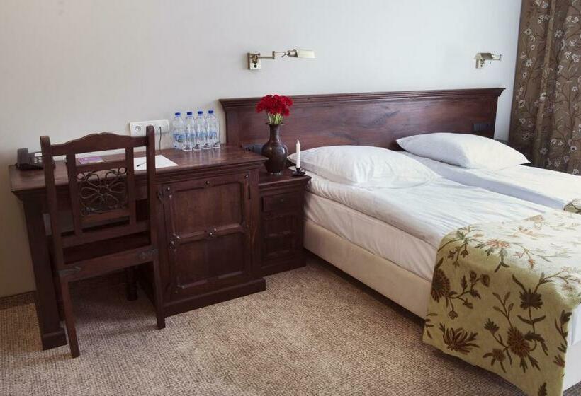 Семейный Номер, Orient Palace