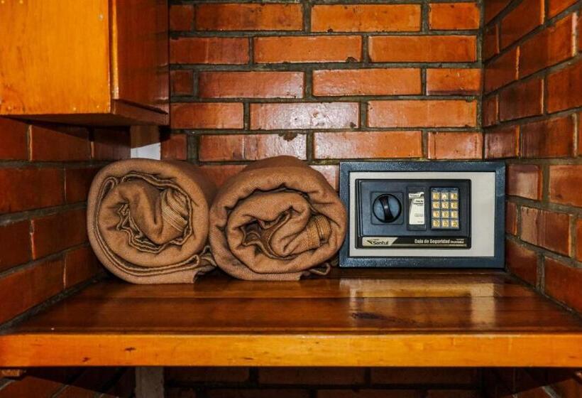 Habitación Triple Estándar, Posada El Cid