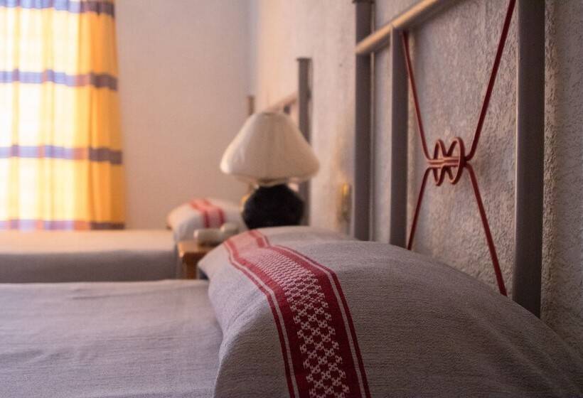 Habitación Triple Estándar, Posada El Cid