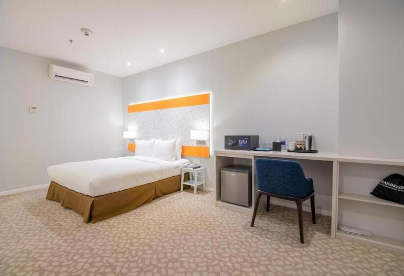 Номер Стандарт Адаптированный для Инвалидов, Holiday Inn Express & Suites Johor Bahru By Ihg