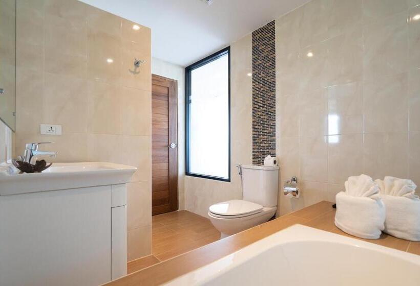 발코니가 있는 스위트, Paripas Patong Resort   Sha Extra Plus
