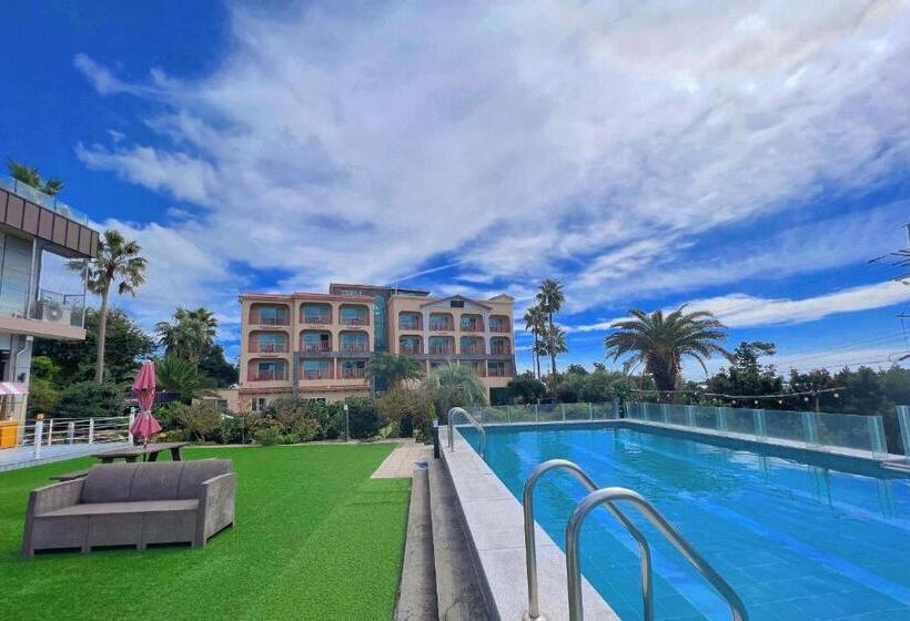 Номер Deluxe Вид на Море, The Bay Jeju Resort