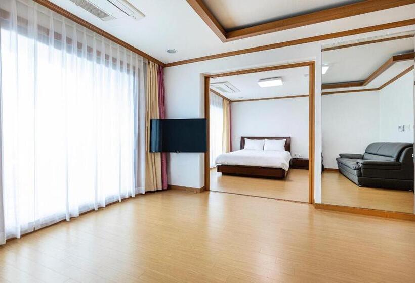 Люкс Deluxe Вид на Море, The Bay Jeju Resort
